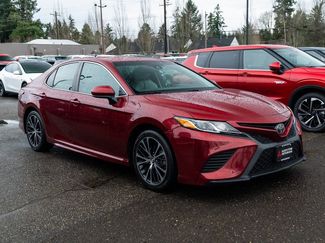 Used 2018 Toyota Camry SE video 1