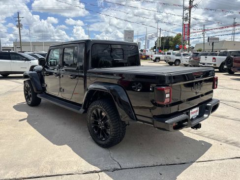 Used 2023 Jeep Gladiator Overland AWD/4WD image 5