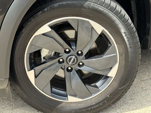 Used 2024 Nissan Rogue SV AWD/4WD image 28