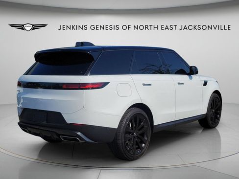 Used 2024 Land Rover Range Rover Sport SE AWD/4WD image 3