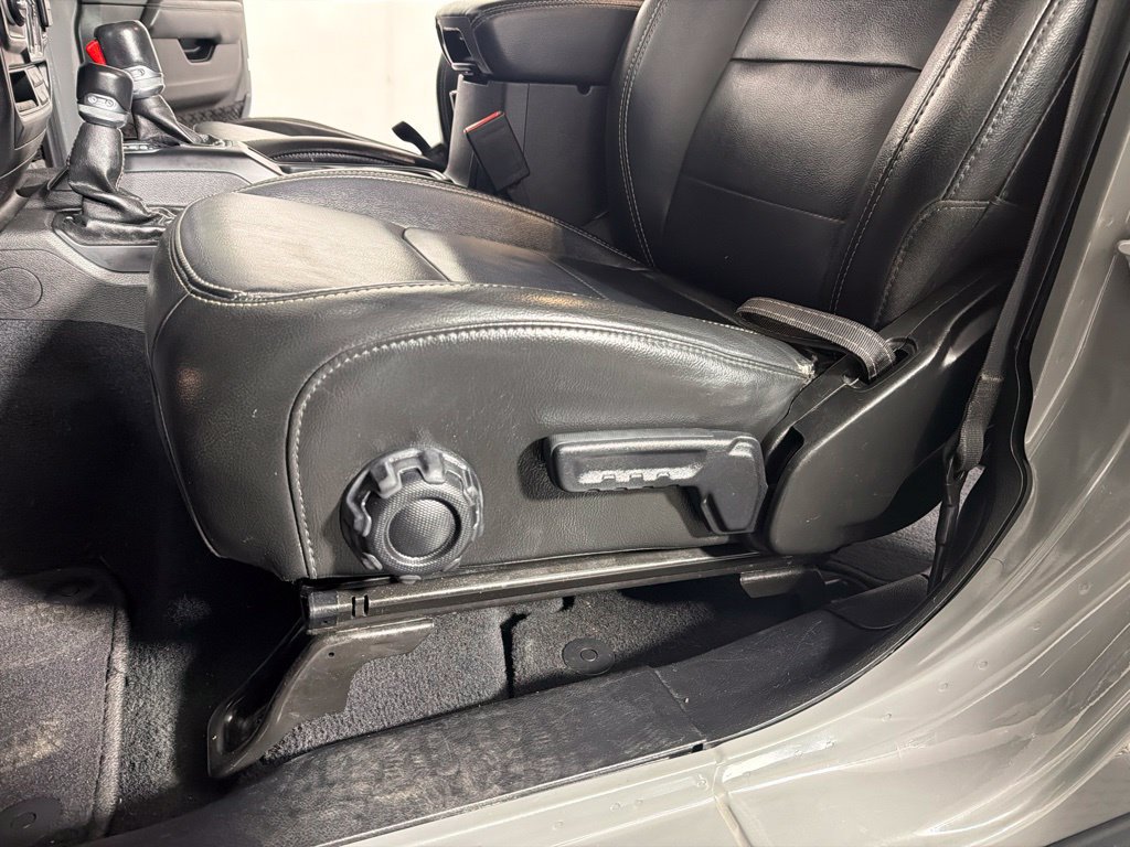 Used 2022 Jeep Wrangler Unlimited Sahara w/ Cold Weather Group AWD/4WD image 11