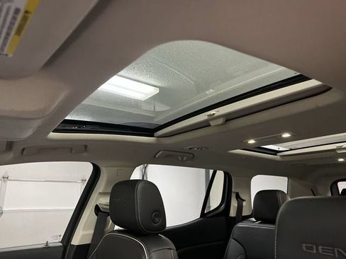 Certified 2022 GMC Acadia Denali w/ GMC Pro Grade Package AWD/4WD image 19
