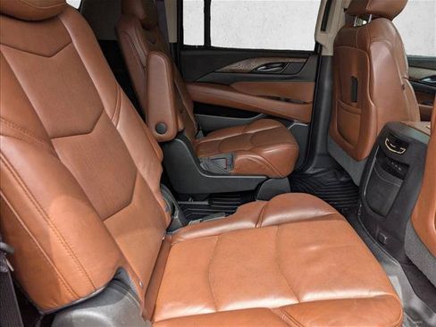 Used 2017 Cadillac Escalade ESV Premium Luxury RWD image 30