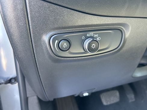 Used 2023 Chevrolet Equinox LT image 24