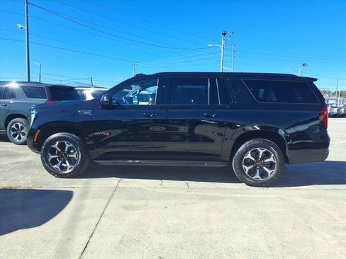 New 2026 GMC Yukon XL AT4 image 4