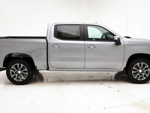 Used 2024 Chevrolet Silverado 1500 LT image 3