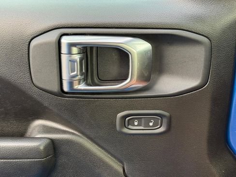 Used 2025 Jeep Gladiator Sport AWD/4WD image 24