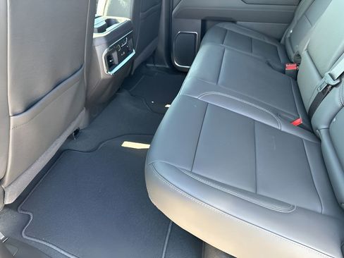 New 2026 GMC Sierra 1500 SLT image 19