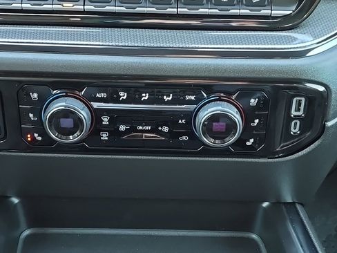 Used 2024 Chevrolet Silverado 2500 ZR2 w/ Technology Package image 20