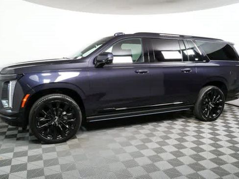 Certified 2026 Cadillac Escalade ESV Platinum Sport AWD/4WD image 29