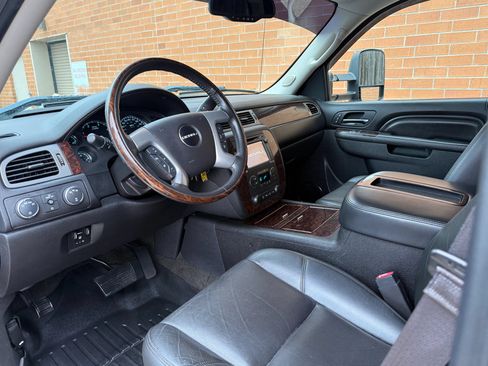Used 2013 GMC Sierra 2500 Denali w/ Suspension Package, Off-Road AWD/4WD image 14