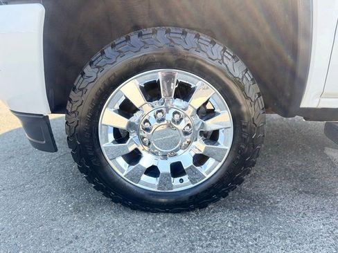 Used 2019 GMC Sierra 2500 Denali w/ Duramax Plus Package AWD/4WD image 3