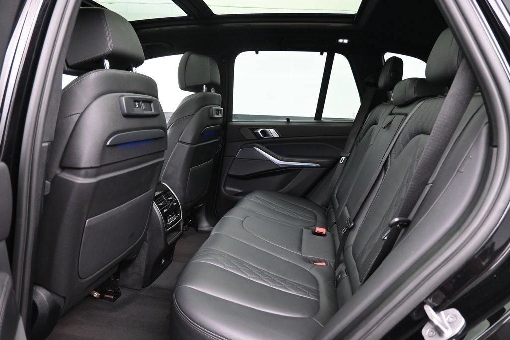 Used 2022 BMW X5 M50i w/ Executive Package AWD/4WD image 22
