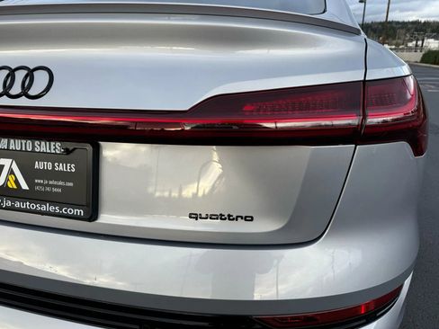 Used 2022 Audi e-tron Premium Plus w/ Premium Plus Package image 16