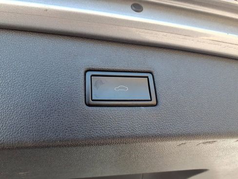 Used 2021 Volkswagen Tiguan SEL image 35