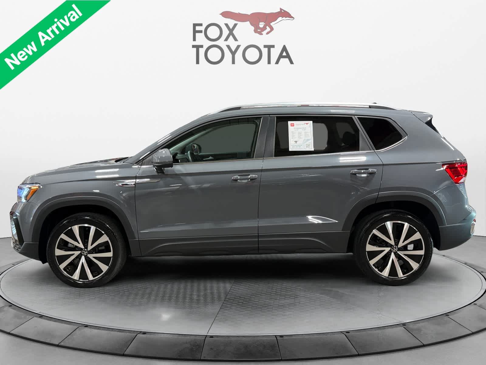Used 2024 Volkswagen Taos SE FWD image 3