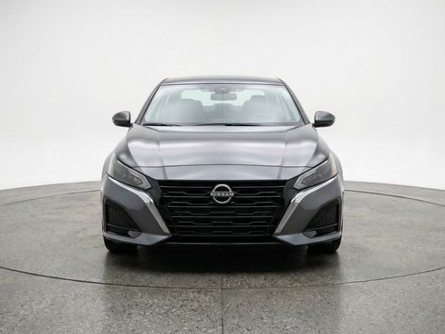Used 2025 Nissan Altima 2.5 SV image 2