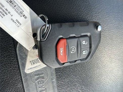 Used 2023 Jeep Gladiator Mojave w/ Cold Weather Group image 26