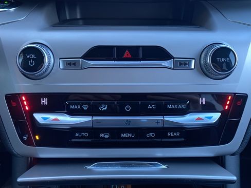 Certified 2020 Ford Explorer XLT w/ Equipment Group 202A image 23