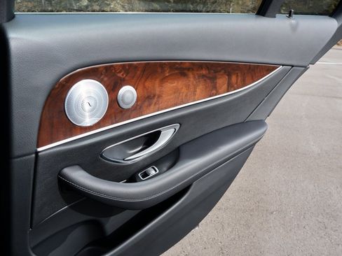 Used 2018 Mercedes-Benz E 300 4MATIC image 16