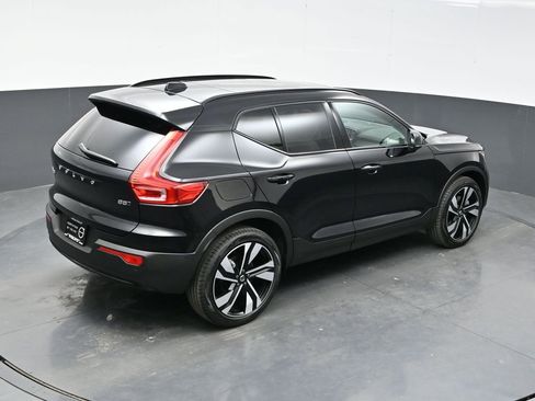 Used 2025 Volvo XC40 B5 Ultra image 35