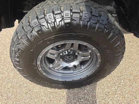 Used 2017 Toyota Tacoma TRD Sport w/ Tow Package (A/T) image 39