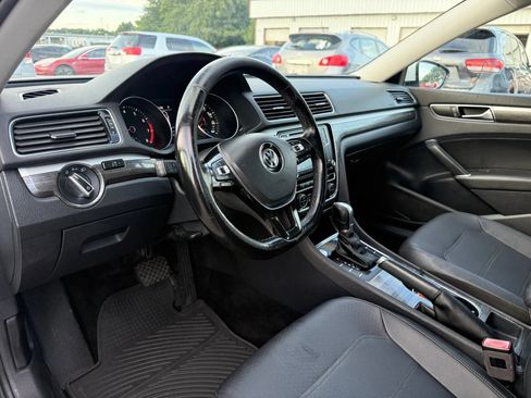 Used 2017 Volkswagen Passat 1.8T SE FWD image 17
