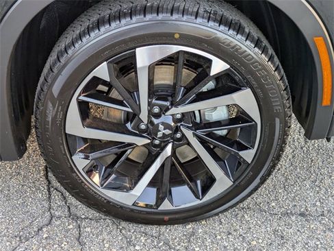 New 2025 Mitsubishi Outlander SE image 11