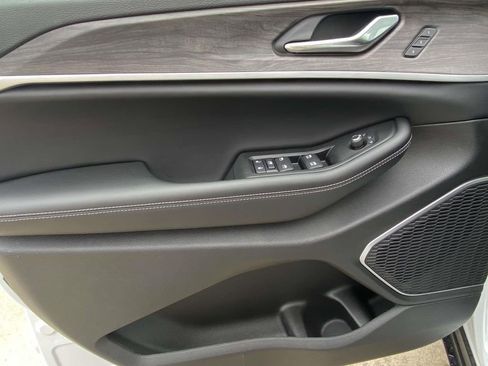 New 2026 Jeep Grand Cherokee L Limited w/ Limited Altitude Package RWD image 43