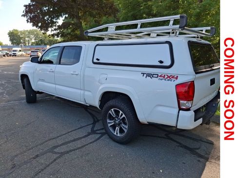 Used 2017 Toyota Tacoma TRD Sport w/ Tow Package AWD/4WD image 6