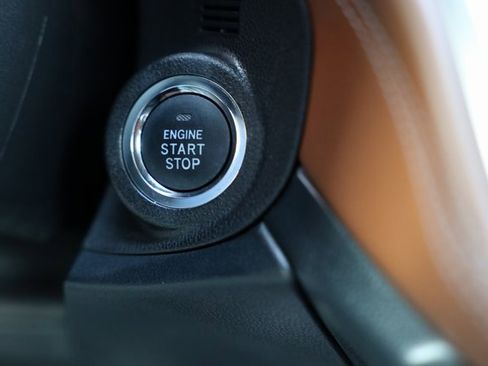 Certified 2022 Subaru Outback Touring XT image 34