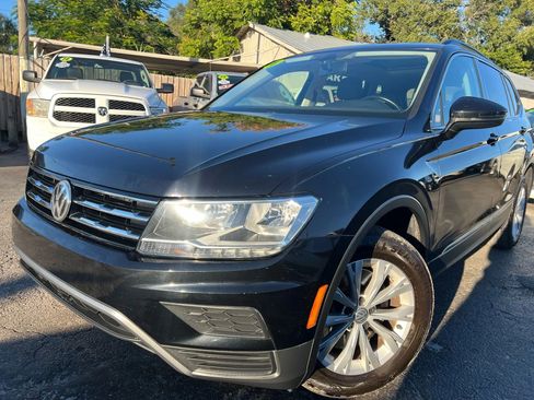 Used 2018 Volkswagen Tiguan SE w/ Panoramic Sunroof Package FWD image 1