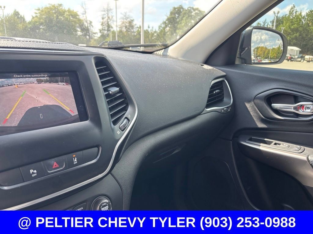 Used 2021 Jeep Cherokee Latitude Plus FWD image 16