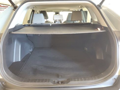 Used 2021 Toyota RAV4 XLE Premium image 9