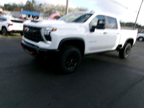 New 2026 Chevrolet Silverado 2500 ZR2 image 15