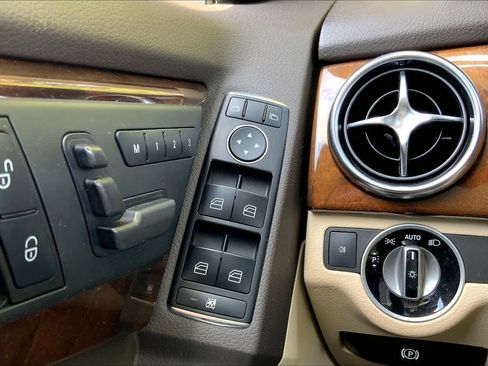 Used 2013 Mercedes-Benz GLK 350 4MATIC image 34