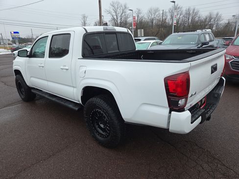 Certified 2022 Toyota Tacoma SR image 5