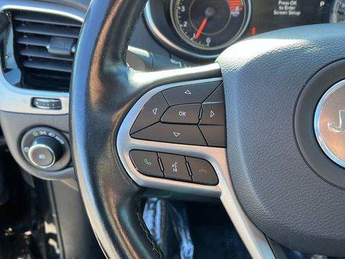 Used 2020 Jeep Cherokee Limited image 30