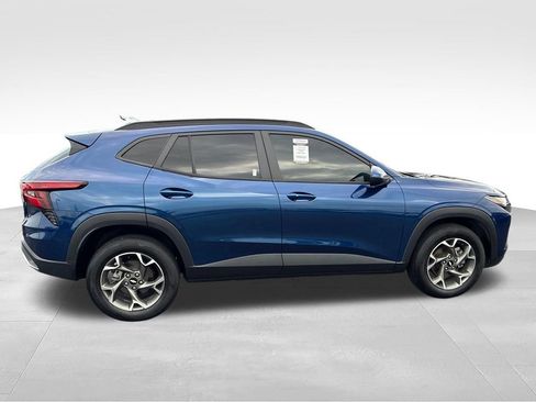 Used 2024 Chevrolet Trax LT w/ Driver Confidence Package FWD image 6
