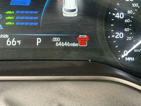 Used 2025 Toyota Sienna XLE image 41