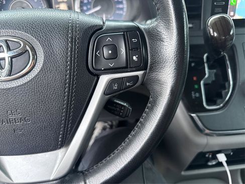 Used 2019 Toyota Sienna XLE FWD image 24