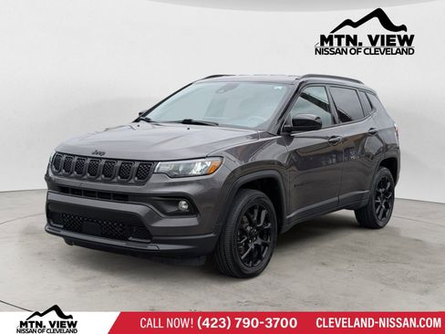 Used 2023 Jeep Compass Altitude image 4