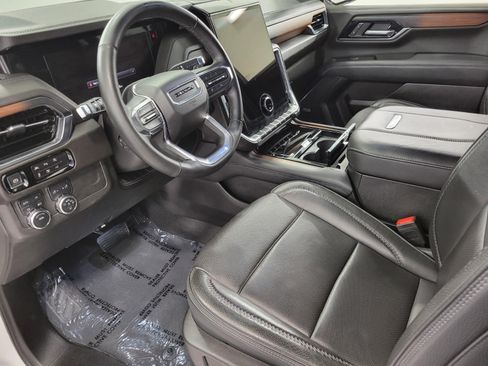Used 2025 GMC Yukon XL Denali AWD/4WD image 9
