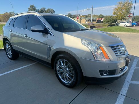 Used 2015 Cadillac SRX Premium image 4