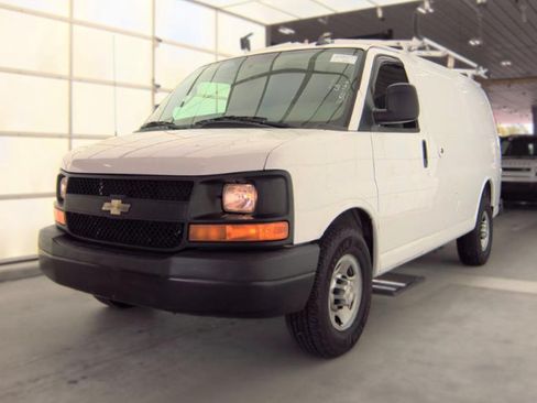Used 2017 Chevrolet Express 2500 RWD image 2