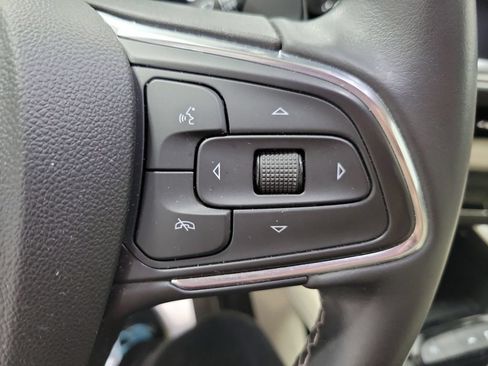 Used 2022 Buick Envision Essence w/ Safety Package FWD image 40