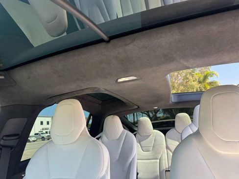 Used 2017 Tesla Model X 75D image 10