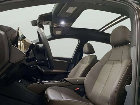 Used 2025 Audi Q6 e-tron Prestige image 25