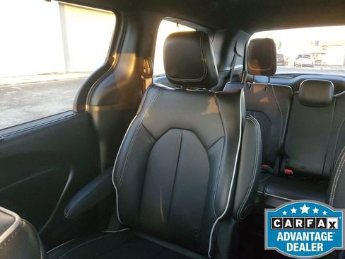 Used 2021 Chrysler Pacifica Limited w/ Premium & Safety Sphere Group image 14