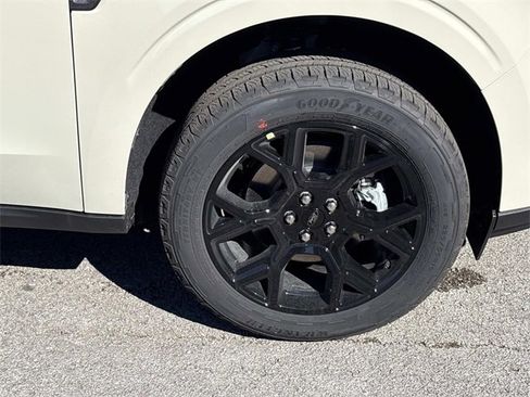 New 2025 Ford Maverick XLT w/ XLT Luxury Package image 9